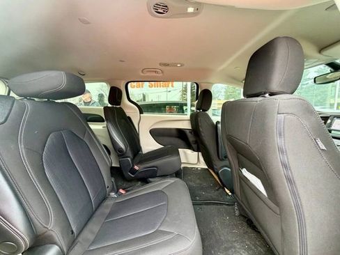Used 2023 Chrysler Voyager LX FWD image 18