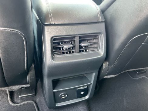 Used 2022 Ford Edge Titanium AWD/4WD image 23
