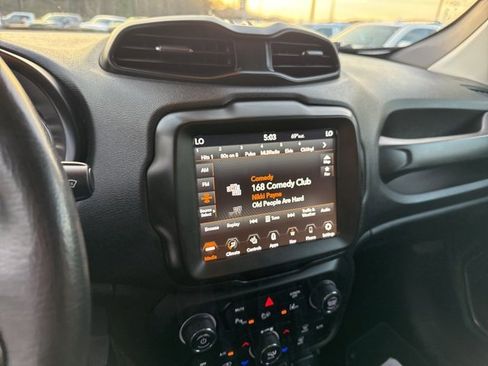 Used 2021 Jeep Renegade Limited w/ Luxury Group II image 20