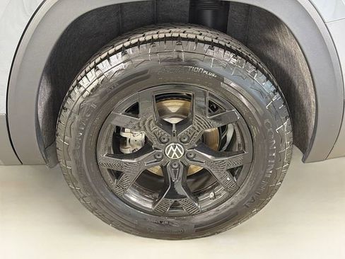 New 2025 Volkswagen Atlas Peak Edition SE image 31