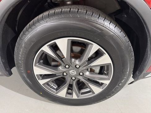 Used 2015 Nissan Murano S image 16