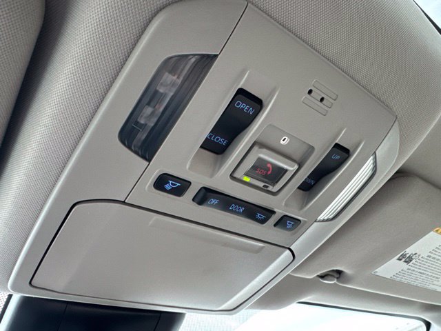 Used 2022 Toyota Highlander XLE AWD/4WD image 46