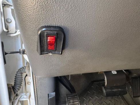 Used 2003 Chevrolet Silverado 2500 LS w/ Skid Plate Package AWD/4WD image 24