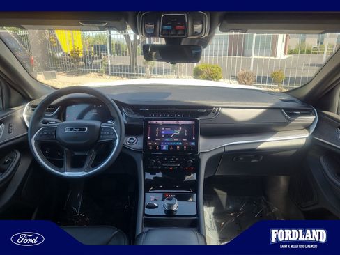 Used 2024 Jeep Grand Cherokee Limited w/ Luxury Tech Group II AWD/4WD image 20