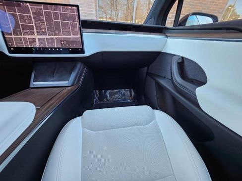 Used 2023 Tesla Model X image 54