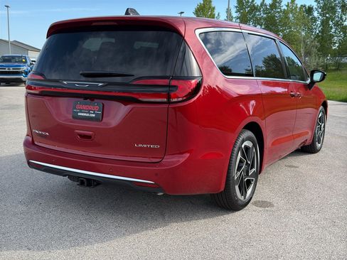 New 2027 Chrysler Pacifica Limited w/ Trailer Tow Group FWD image 5