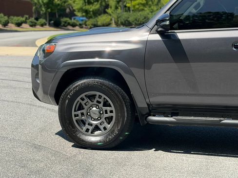 Used 2020 Toyota 4Runner Venture w/ Moonroof Package AWD/4WD image 7
