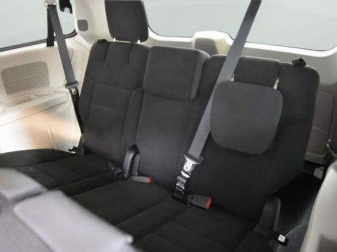 Used 2018 Dodge Grand Caravan SE w/ UConnect Hands-Free Group FWD image 31