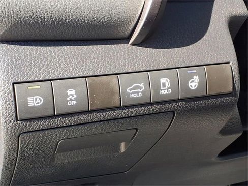 Used 2023 Toyota Camry SE image 18