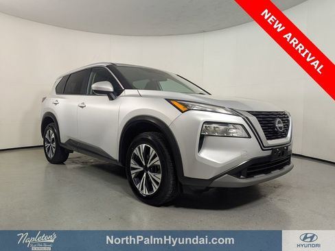 Used 2023 Nissan Rogue SV image 1