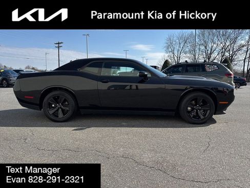 Used 2023 Dodge Challenger SXT image 8