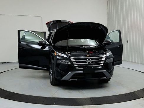 Used 2025 Nissan Rogue SL w/ SL Premium Package image 10