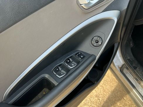 Used 2019 Hyundai Santa Fe XL image 16