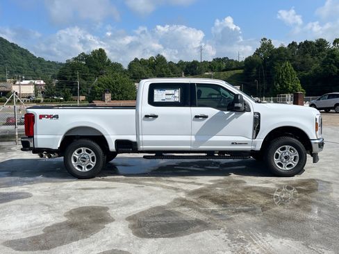 New 2026 Ford F250 XLT w/ FX4 Off-Road Package AWD/4WD image 2