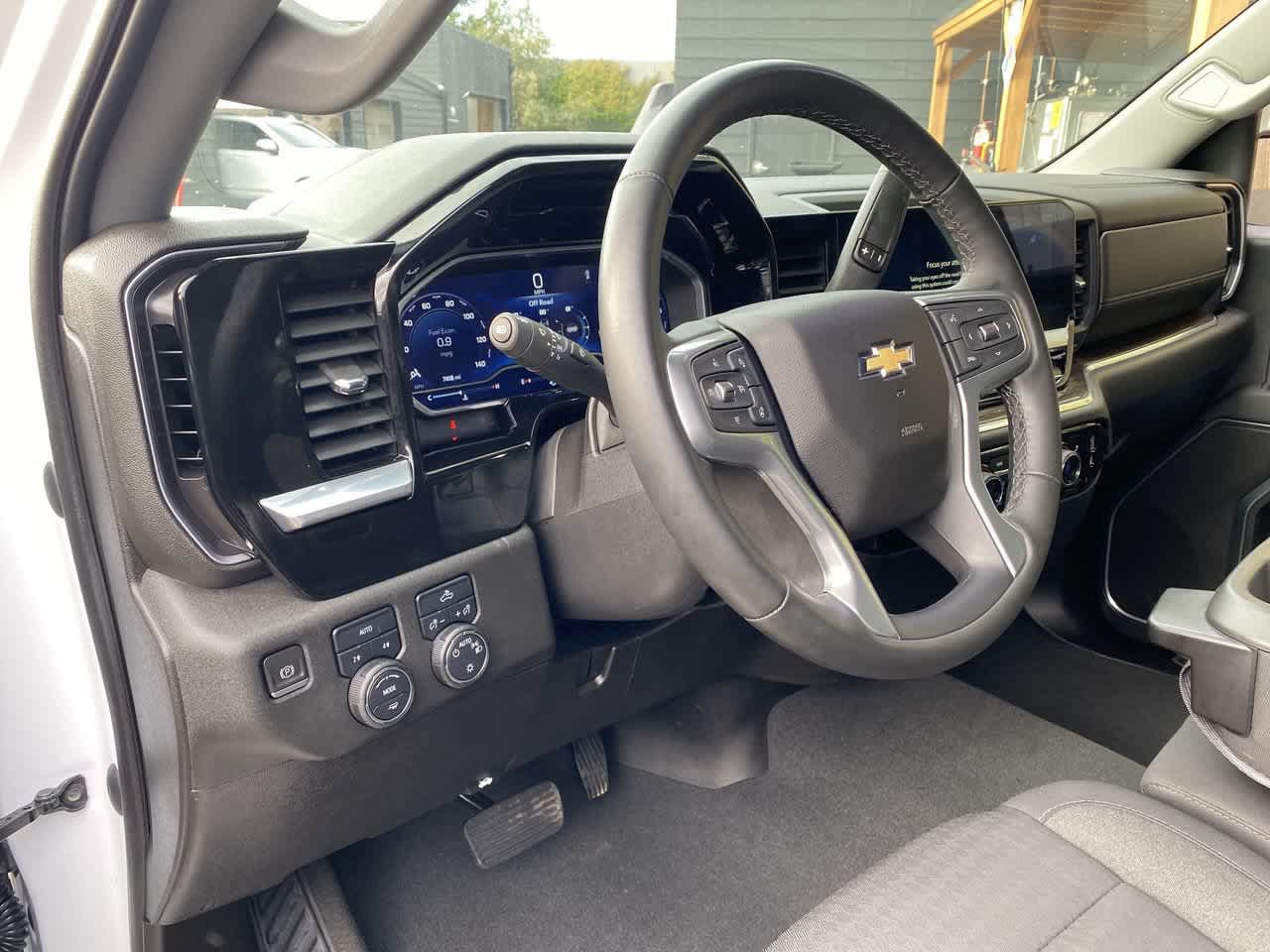 Used 2023 Chevrolet Silverado 1500 LT AWD/4WD image 2