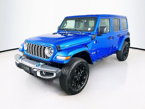 Used 2024 Jeep Wrangler Unlimited Sahara AWD/4WD image 3