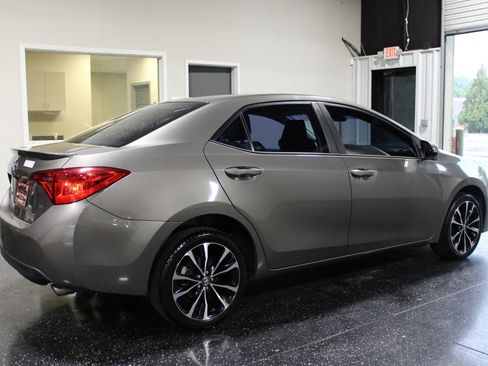 Used 2018 Toyota Corolla SE FWD image 3