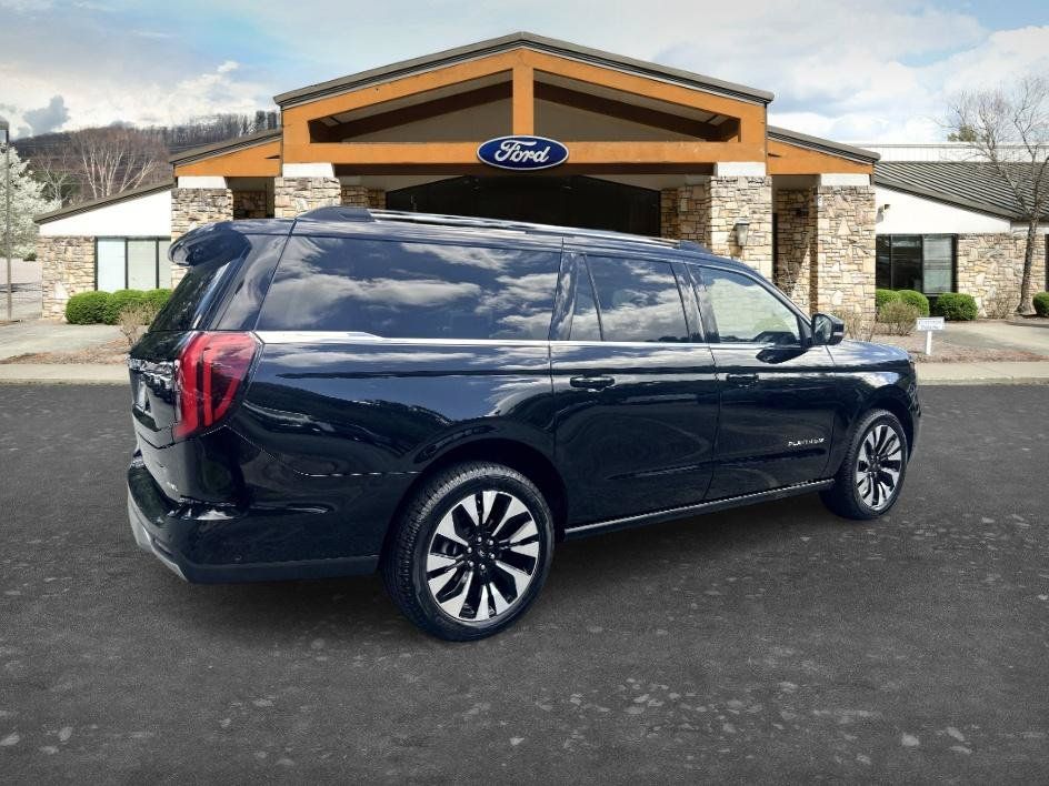Used 2025 Ford Expedition Max Platinum w/ Driver's Package AWD/4WD image 5