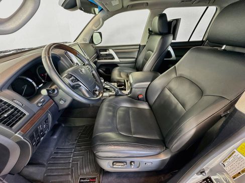 Used 2019 Toyota Land Cruiser w/ Carpet Mat Package AWD/4WD image 5