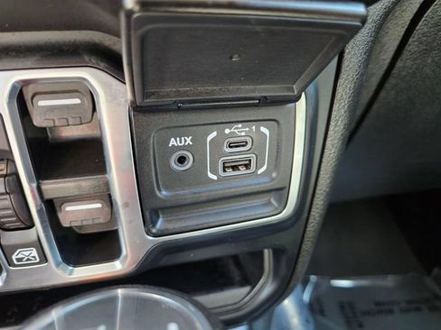 Used 2024 Jeep Wrangler Unlimited Sahara AWD/4WD image 34