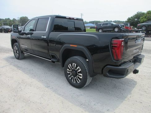 New 2026 GMC Sierra 2500 Denali Ultimate AWD/4WD image 9