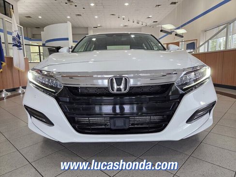 Used 2018 Honda Accord Touring image 2