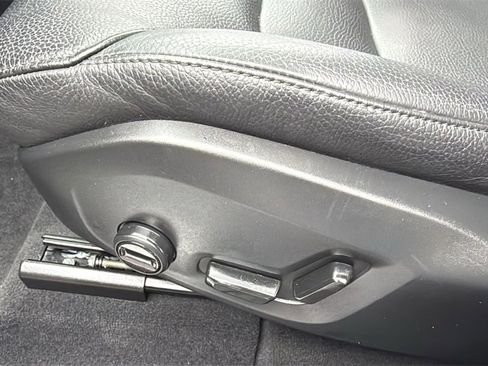 Certified 2025 Volvo XC60 B5 Plus image 25