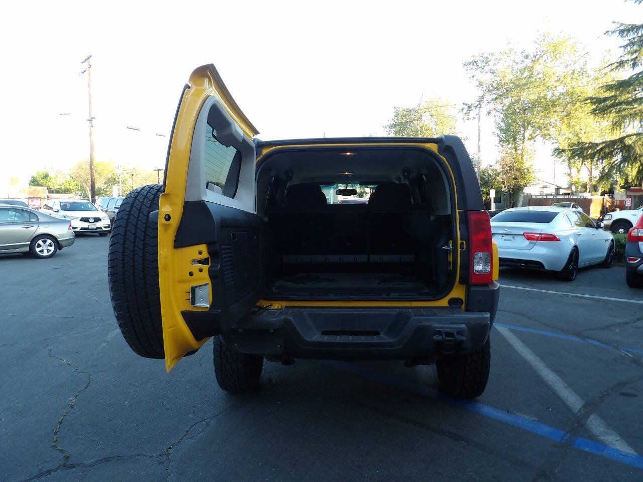 Used 2007 HUMMER H3 AWD/4WD image 10
