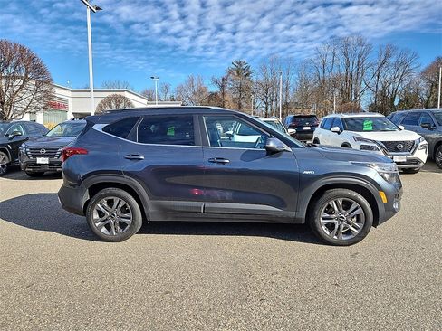 Used 2022 Kia Seltos S image 9