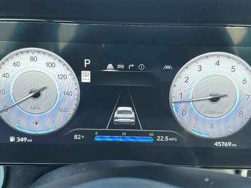Used 2025 Hyundai Elantra Limited FWD image 2