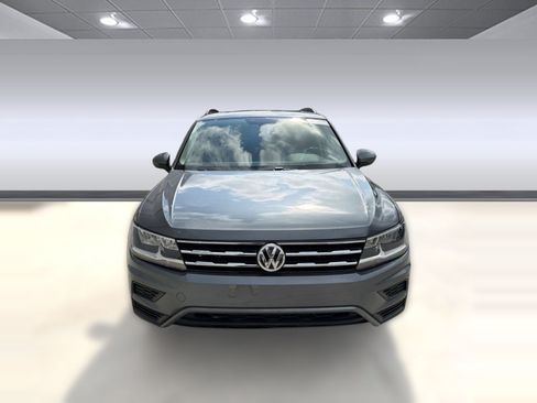 Used 2021 Volkswagen Tiguan SE w/ Panoramic Sunroof Package FWD image 6