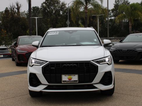Certified 2025 Audi Q3 2.0T Premium w/ Convenience Package AWD/4WD image 8