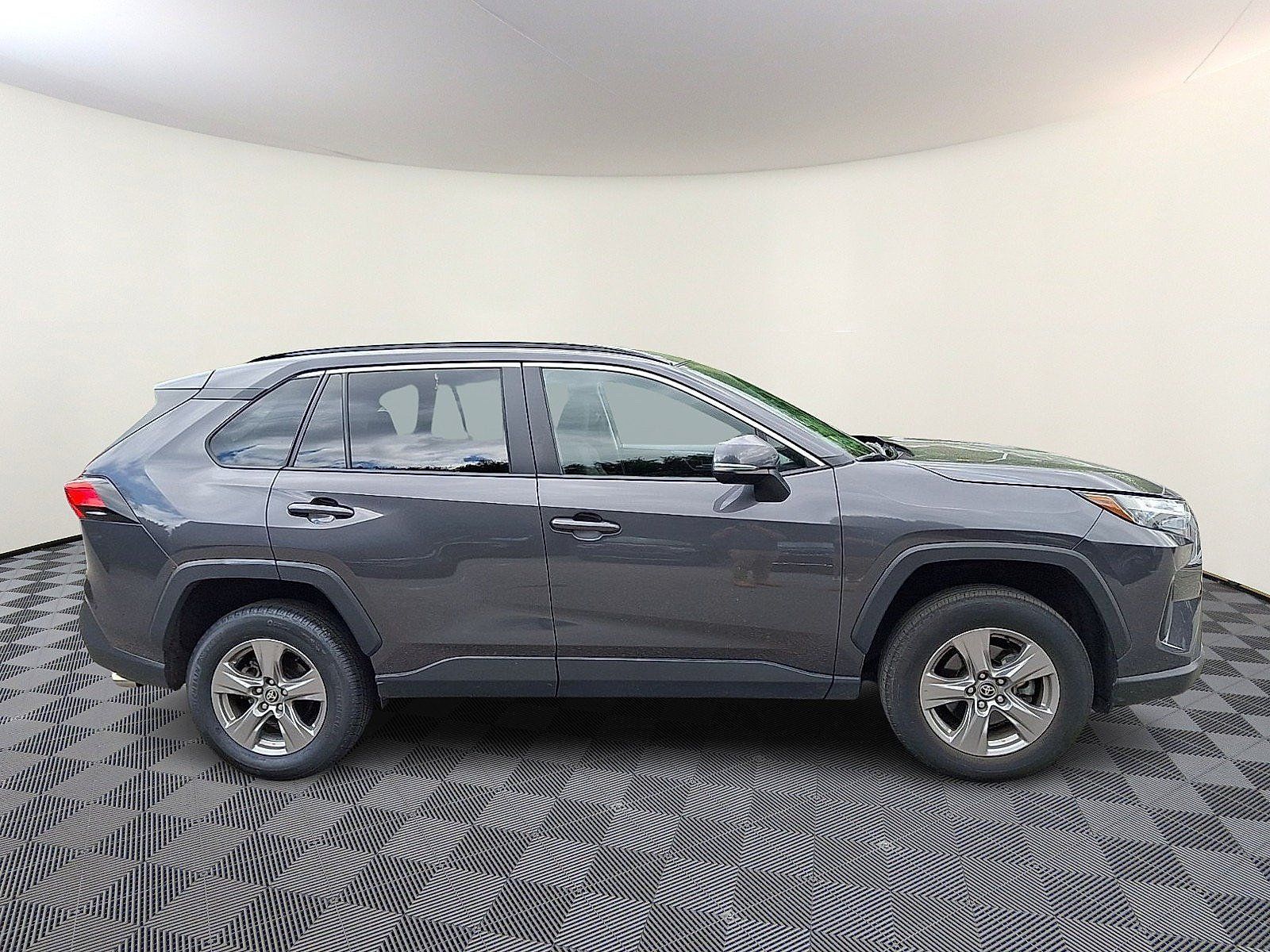 Used 2025 Toyota RAV4 XLE AWD/4WD image 7