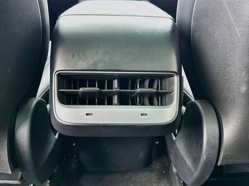 Used 2024 Tesla Model Y 2WD image 17