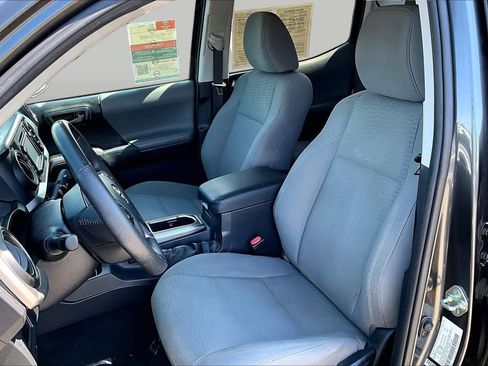 Used 2017 Toyota Tacoma SR5 AWD/4WD image 7