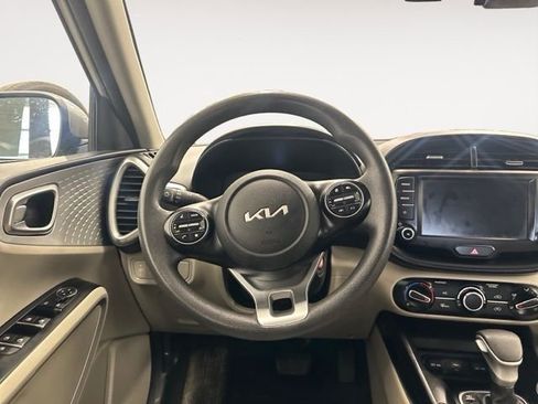 Used 2023 Kia Soul LX w/ LX Technology Package FWD image 13