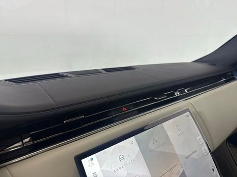 New 2025 Land Rover Range Rover SE image 28