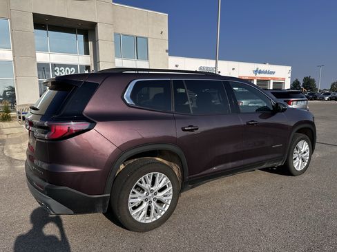 Used 2024 GMC Acadia Elevation w/ Luxury Package AWD/4WD image 4