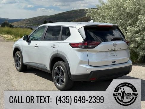 Used 2025 Nissan Rogue SV FWD image 3