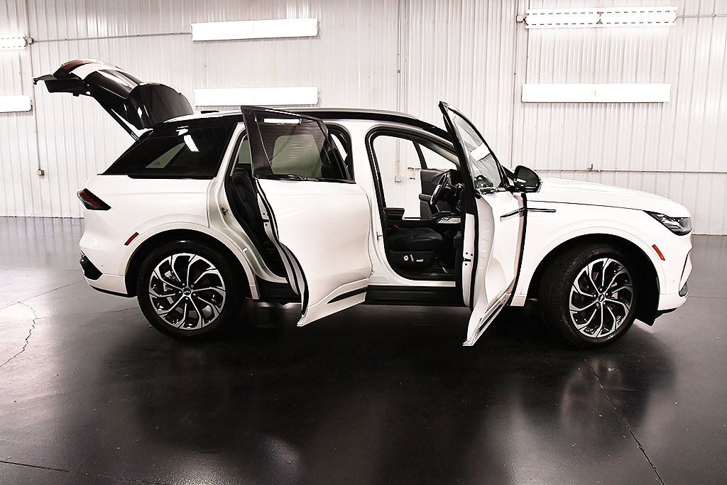 Used 2024 Lincoln Nautilus Reserve w/ Equipment Group 202A AWD/4WD image 33