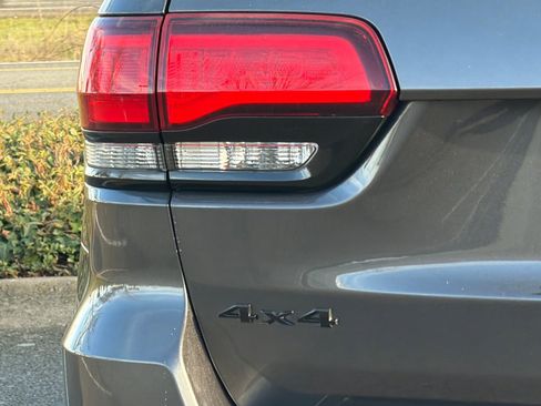 Used 2020 Jeep Grand Cherokee Altitude image 27
