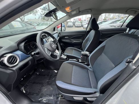 Used 2025 Nissan Versa SV FWD image 30