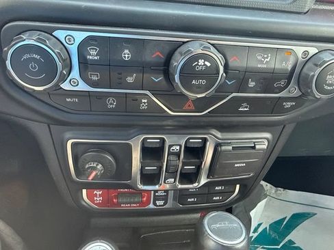 Used 2023 Jeep Gladiator Rubicon w/ Cold Weather Group AWD/4WD image 12