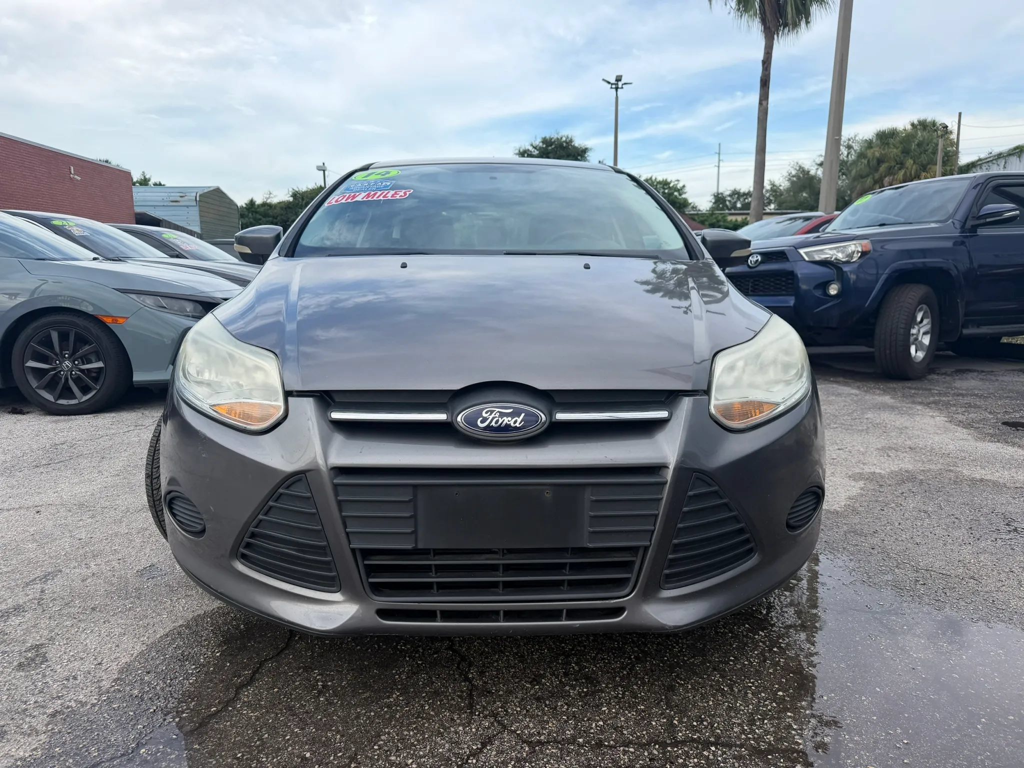 Used 2014 Ford Focus SE w/ SE Winter Package FWD image 2