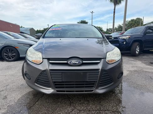 Used 2014 Ford Focus SE w/ SE Winter Package FWD image 2