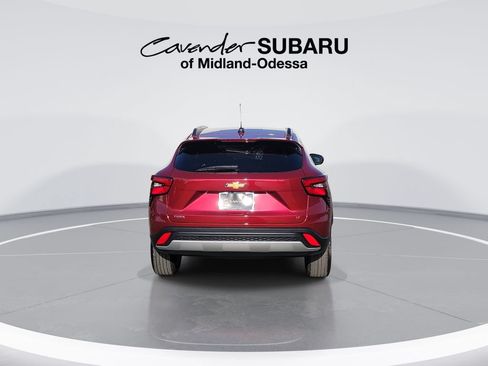 Used 2025 Chevrolet Trax LT FWD image 7