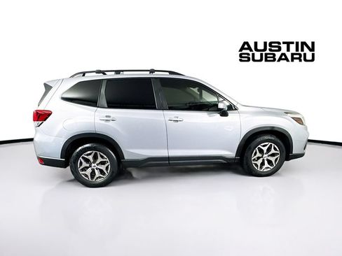 Used 2020 Subaru Forester Premium AWD/4WD image 8
