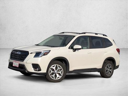 Used 2023 Subaru Forester Premium image 3