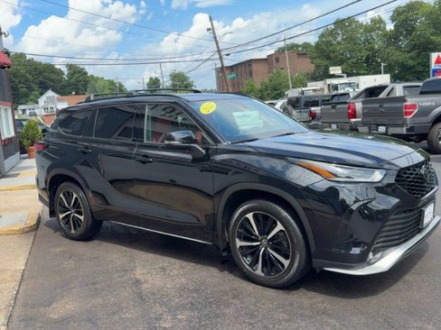 Used 2021 Toyota Highlander XSE AWD/4WD image 4