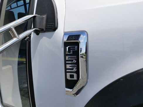 Used 2017 Ford F550 2WD Regular Cab Super Duty image 12